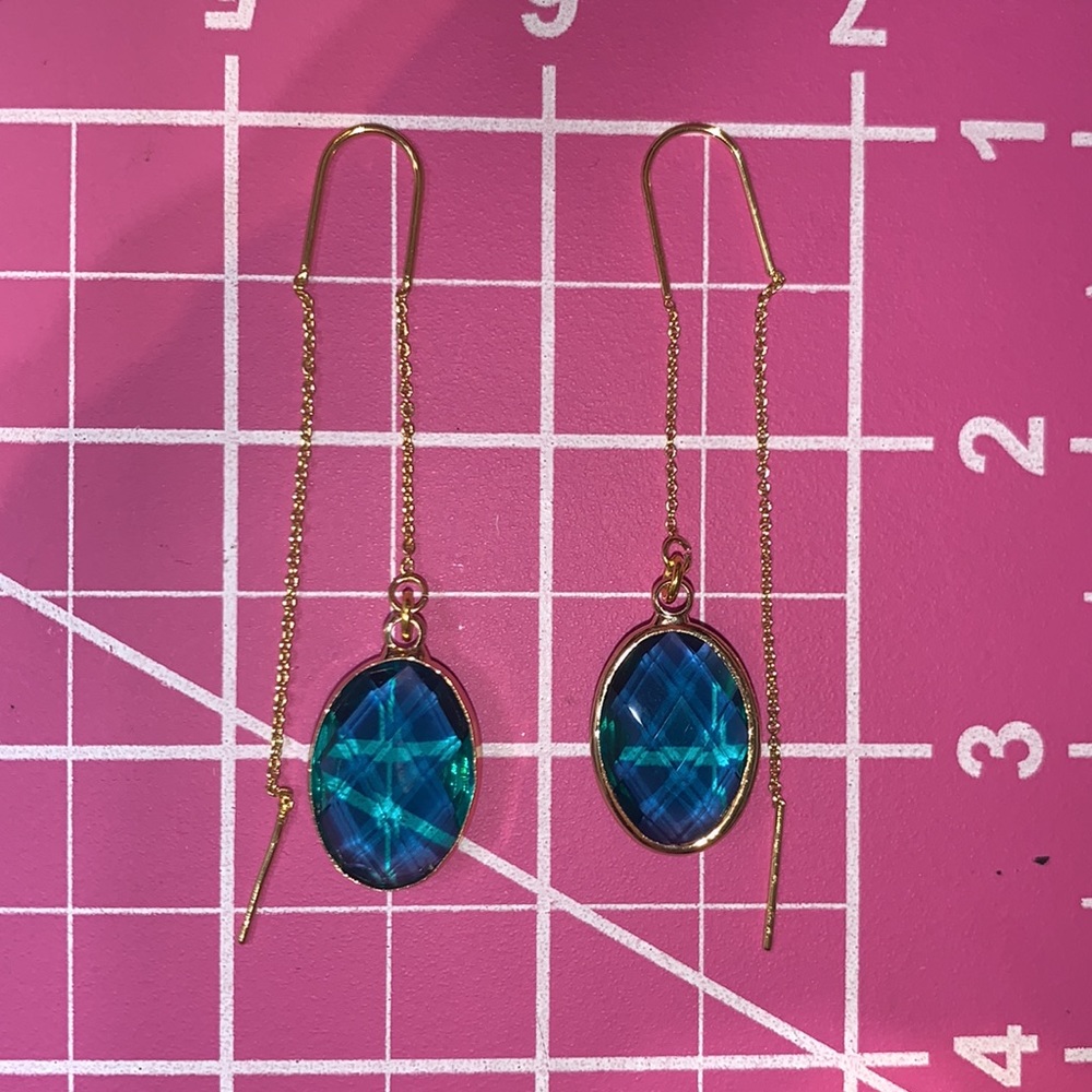 December Birthstone on 18k Gold Threaded Dangling Earrings - Picture 7 of 12